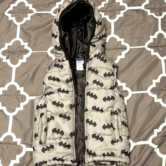 EUC Batman puffy vest size 4T - Picture 1 of 4